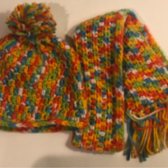 Childs Scarf and Hat Set Thick Yarn Size 1-3 Years Ready To Ship - Picture 3 of 3